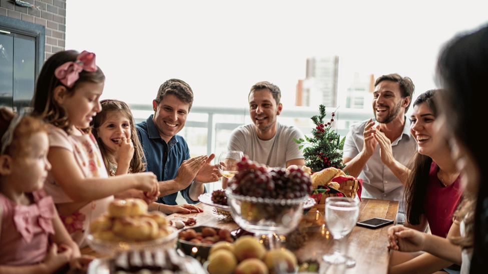 Host a Memorable Family Reunion